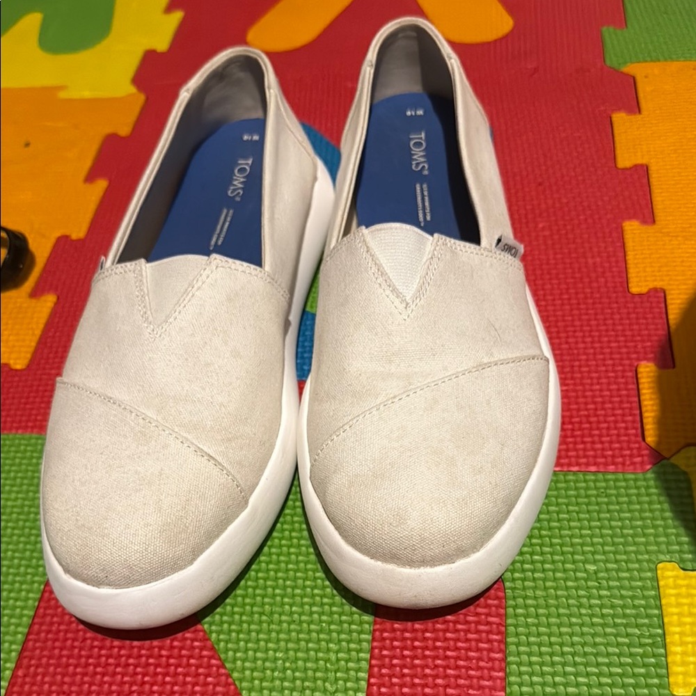 Toms| Cream Color Changing Canvas Slip-On Sneakers 👟 🥰✨💕